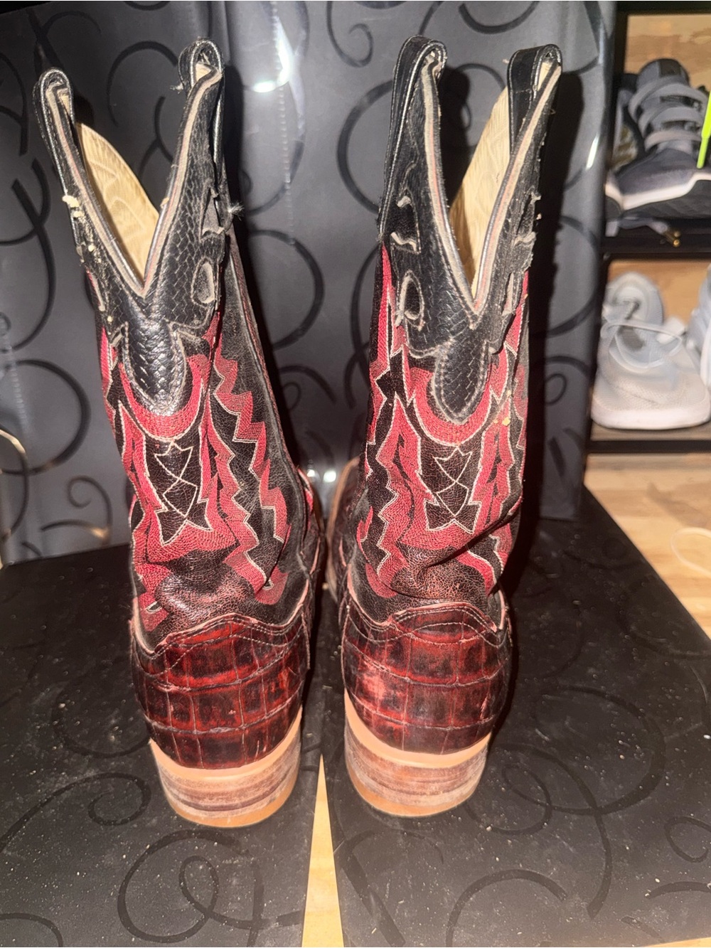 Brown Crocodile-Embossed Western Boots with Red Stitch Detail - Picture 3 of 5